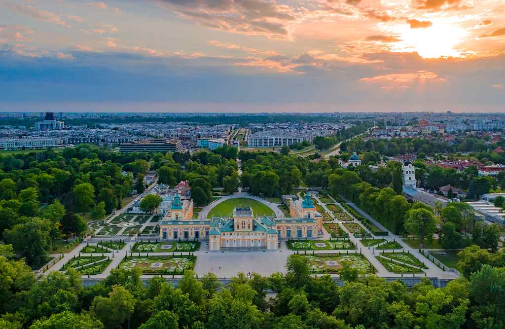 Oś&nbsp;Królewska w&nbsp;Warszawie po&nbsp;modernizacji: nowy park miejski